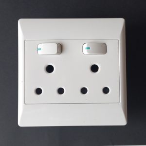 4 x 4 Double Plug - White