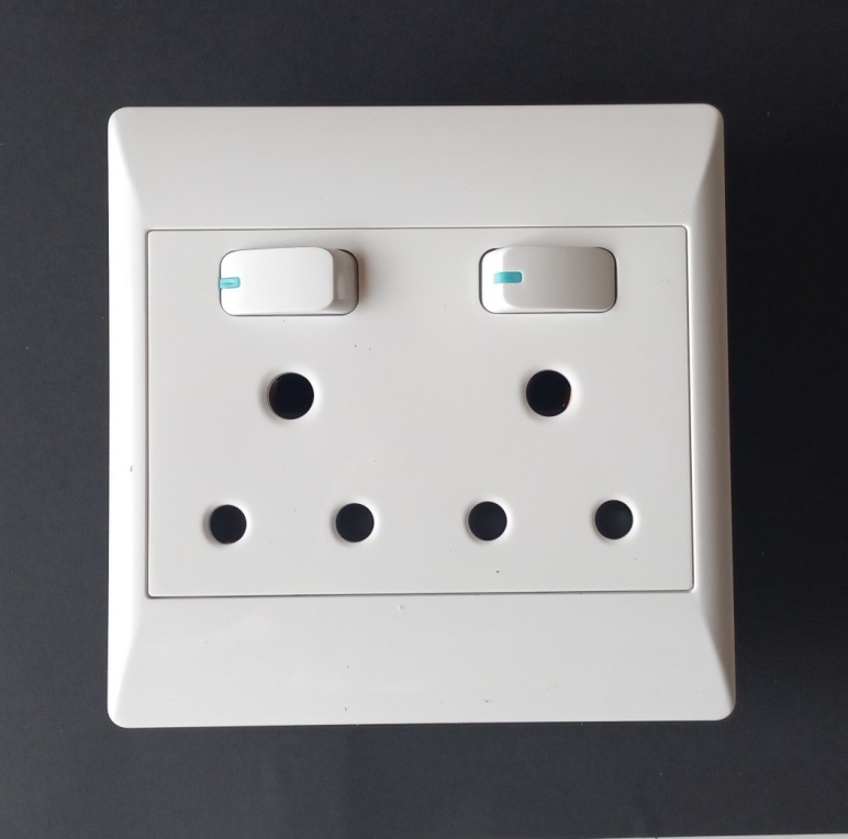 4 x 4 plug socket - single Plug plus new SA Plug 4 x 4 - White - Image 3